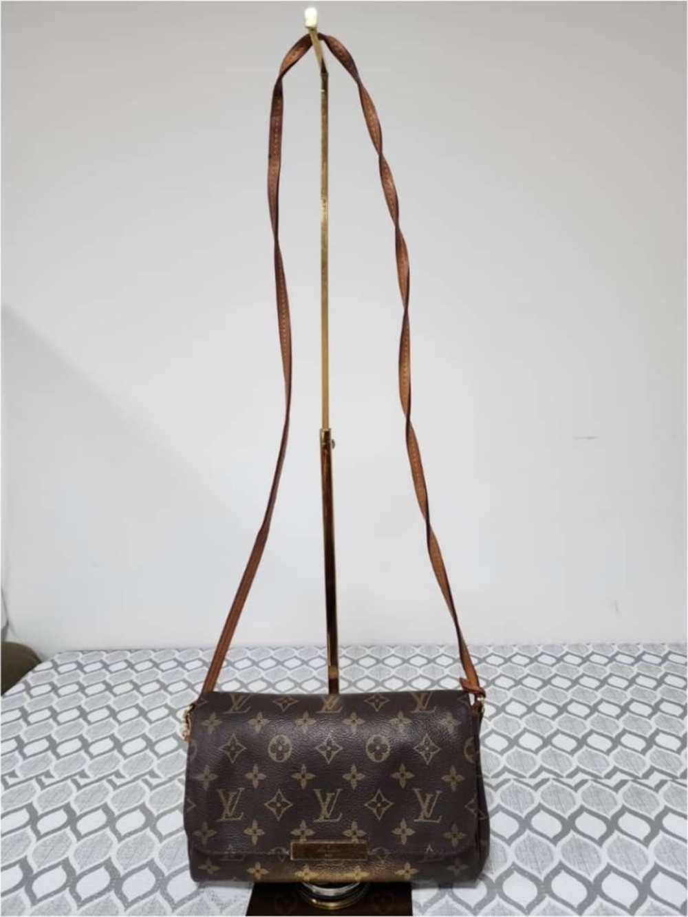 Authentic LOUIS VUITTON Favorite PM Monogram Canvas Crossbody Bag Brown